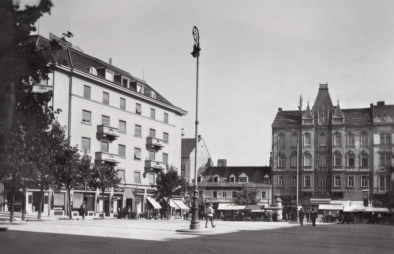 Trg Ladislava Pejačevića (hrvatskog bana 1880-1883), razglednica oko 1930. godine